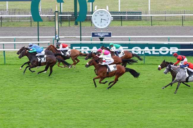 Photo d'arrivée de la course pmu PRIX DU DEFILE à CHANTILLY le Dimanche 14 juillet 2024