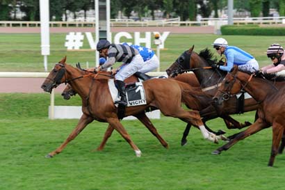 Photo d'arrivée de la course pmu PRIX DU BRIONNAIS à VICHY le Mardi 16 juillet 2024