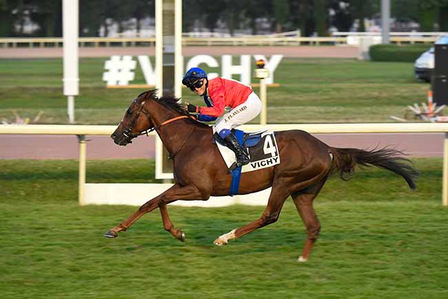 Photo d'arrivée de la course pmu PRIX DE PARAY-LE-MONIAL - FEGENTRI WORLD CHPT FOR GENTLEMEN-RIDERS à VICHY le Mercredi 17 juillet 2024