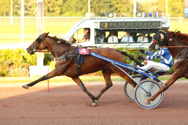 Photo d'arrivée de la course pmu PRIX AFASEC DE GRAIGNES à CABOURG le Vendredi 19 juillet 2024