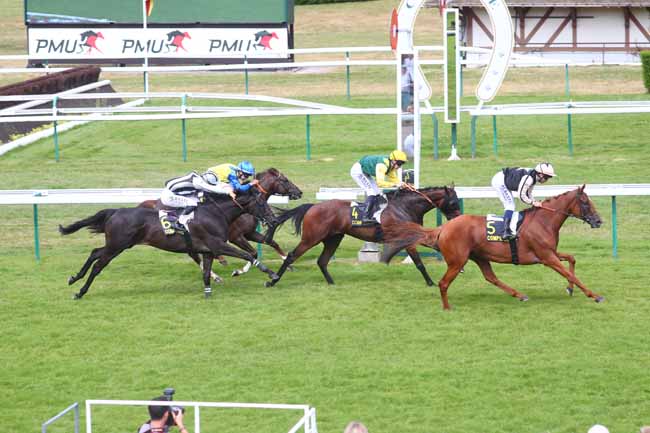 Photo d'arrivée de la course pmu PRIX DU POLYGONE à COMPIEGNE le Lundi 22 juillet 2024