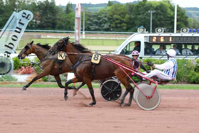 Photo d'arrivée de la course pmu PRIX DES FUSCHIAS à CABOURG le Vendredi 26 juillet 2024