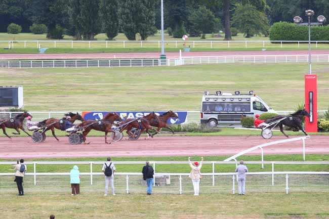 Photo d'arrivée de la course pmu PRIX DU ROULE à ENGHIEN le Samedi 27 juillet 2024