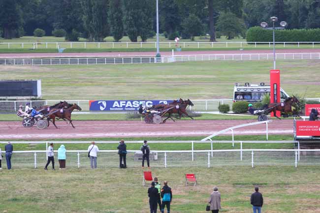 Photo d'arrivée de la course pmu PRIX DU PALAIS ROYAL à ENGHIEN le Samedi 27 juillet 2024