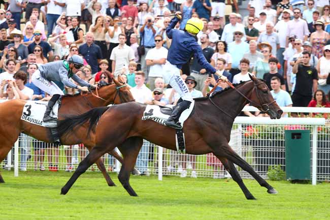 Photo d'arrivée de la course pmu PRIX ROTHSCHILD à DEAUVILLE le Dimanche 28 juillet 2024