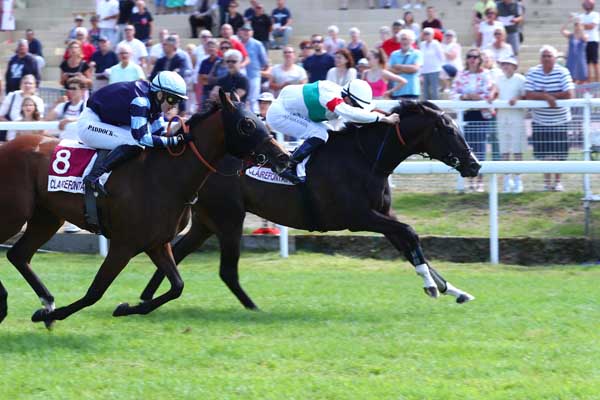 Photo d'arrivée de la course pmu PRIX JUSTE EQUILIBRE AVEC DARTY DEAUVILLE (PRIX DU CHATEAU DE VENDEUVRE) à CLAIREFONTAINE le Vendredi 2 août 2024