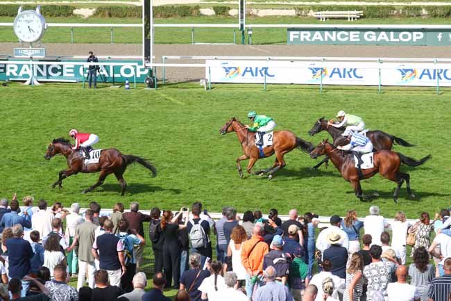 Photo d'arrivée de la course pmu PRIX DU CERCLE - PRIX HIPODROMO DE LA GAVEA à DEAUVILLE le Dimanche 4 août 2024