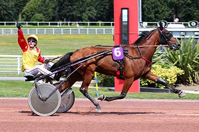 Photo d'arrivée de la course pmu PRIX DE FORGES-LES-EAUX à ENGHIEN le Dimanche 4 août 2024