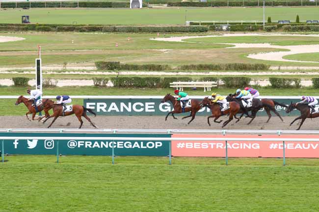 Photo d'arrivée de la course pmu PRIX DU CHATEAU DE MIROMESNIL à DEAUVILLE le Jeudi 8 août 2024