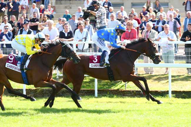 Photo d'arrivée de la course pmu PRIX ECURIE VALENTINE (PRIX DES ENCLOS) à CLAIREFONTAINE le Vendredi 9 août 2024