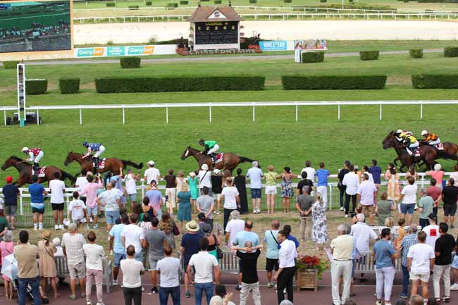 Photo d'arrivée de la course pmu PRIX SINGAPORE INK SHOW (PRIX DU TORQUESNE) à CLAIREFONTAINE le Lundi 12 août 2024