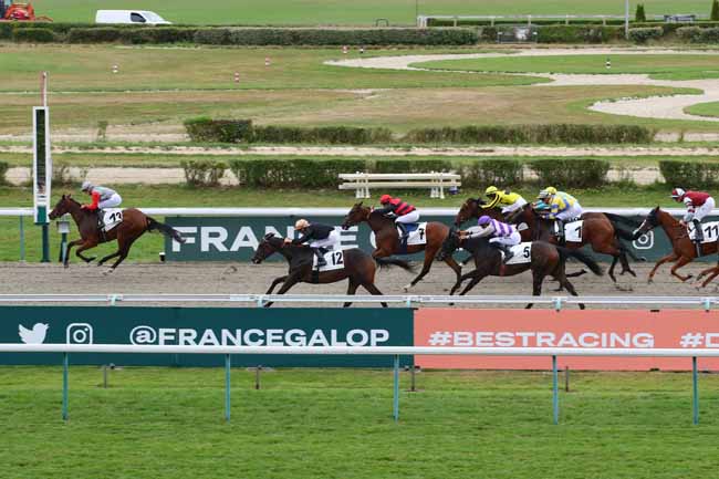 Photo d'arrivée de la course pmu PRIX DE VALMONT - CATEGORIE PERSONNEL DE HARAS - FEDERATION DES ELEVEURS DU GALOP à DEAUVILLE le Mardi 13 août 2024