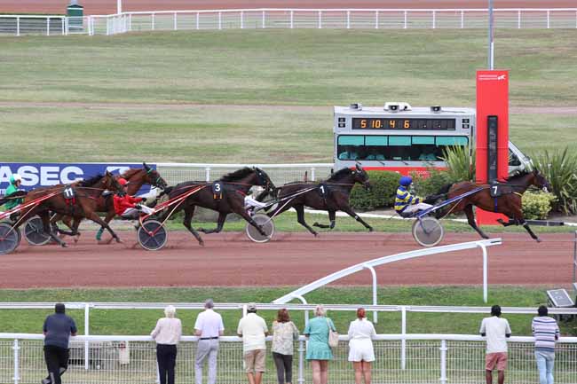 Photo d'arrivée de la course pmu PRIX DE JOUY-EN-JOSAS à ENGHIEN le Mercredi 14 août 2024