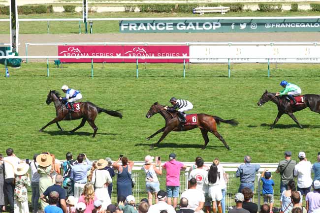 Photo d'arrivée de la course pmu ARQANA SERIES DES POULICHES à DEAUVILLE le Jeudi 15 août 2024