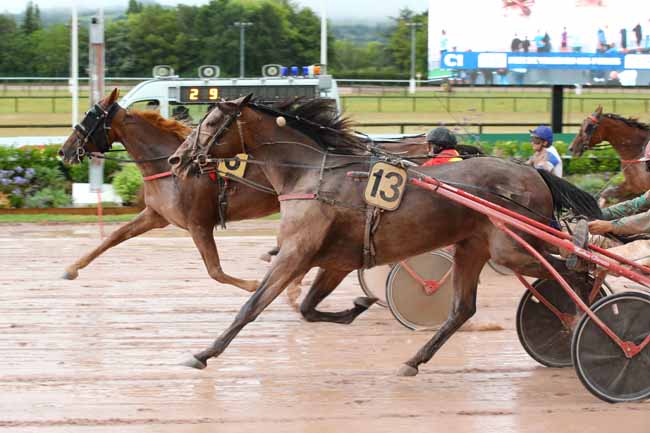 Photo d'arrivée de la course pmu PRIX DE VILLEDIEU-LES-POELES à CABOURG le Vendredi 16 août 2024