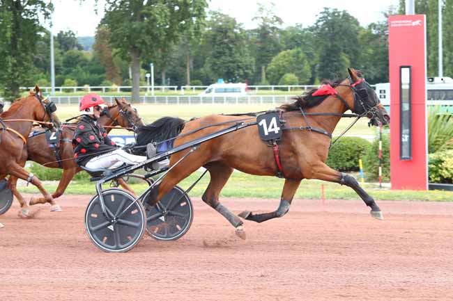 Photo d'arrivée de la course pmu PRIX D'EXCIDEUIL à ENGHIEN le Vendredi 16 août 2024