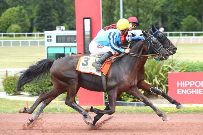 Photo d'arrivée de la course pmu PRIX DE LA PORTE D'ORLEANS à ENGHIEN le Vendredi 16 août 2024