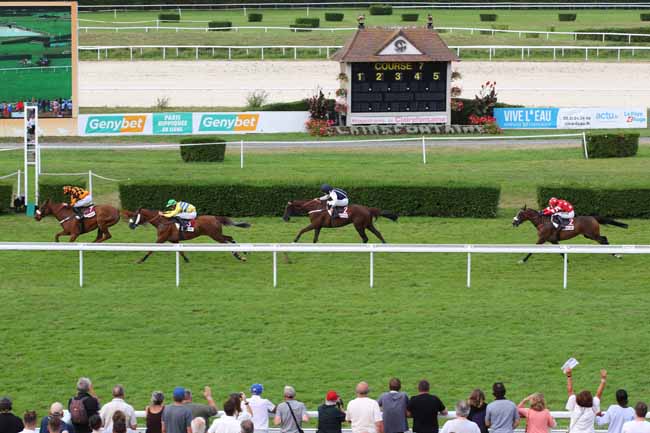 Arrivée quinté pmu GRAND STEEPLE-CHASE DE LA VILLE DE DEAUVILLE à CLAIREFONTAINE