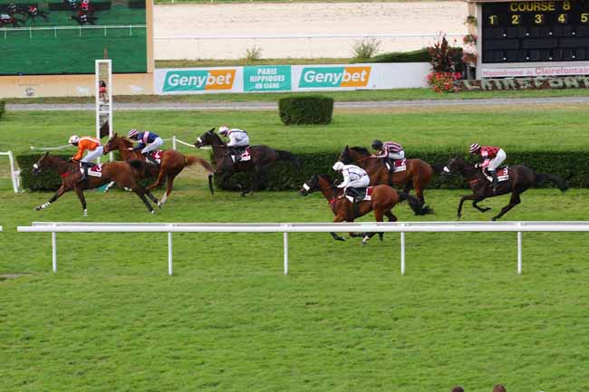 Photo d'arrivée de la course pmu PRIX LES FRANCISCAINES-DEAUVILLE (PRIX DES TROENES) à CLAIREFONTAINE le Lundi 19 août 2024