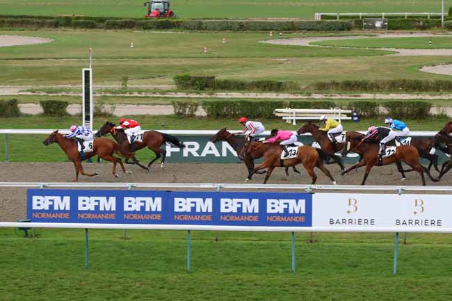 Photo d'arrivée de la course pmu PRIX DU MESNIL-OGER à DEAUVILLE le Mardi 20 août 2024
