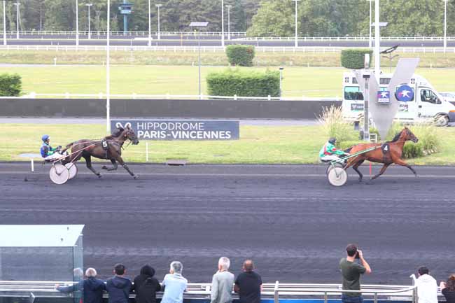 Photo d'arrivée de la course pmu PRIX DE SAINT-DIZIER à PARIS-VINCENNES le Mercredi 21 août 2024