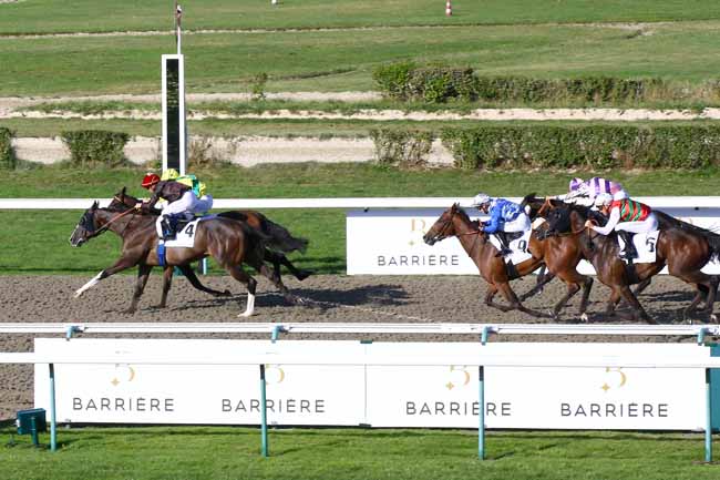 Photo d'arrivée de la course pmu PRIX CASINO BARRIERE DE DEAUVILLE à DEAUVILLE le Dimanche 25 août 2024