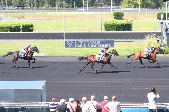 Photo d'arrivée de la course pmu PRIX ANDRE CHOISSELET à PARIS-VINCENNES le Lundi 26 août 2024