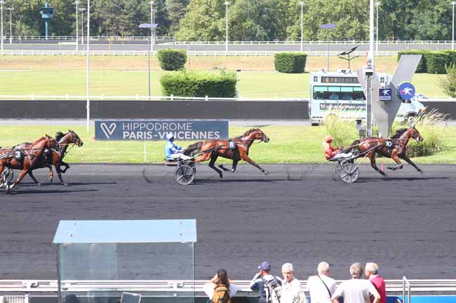 Photo d'arrivée de la course pmu PRIX DES BRUYERES à PARIS-VINCENNES le Lundi 26 août 2024