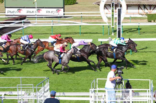 Photo d'arrivée de la course pmu PRIX DU PUITS D'ORLEANS à COMPIEGNE le Mercredi 28 août 2024