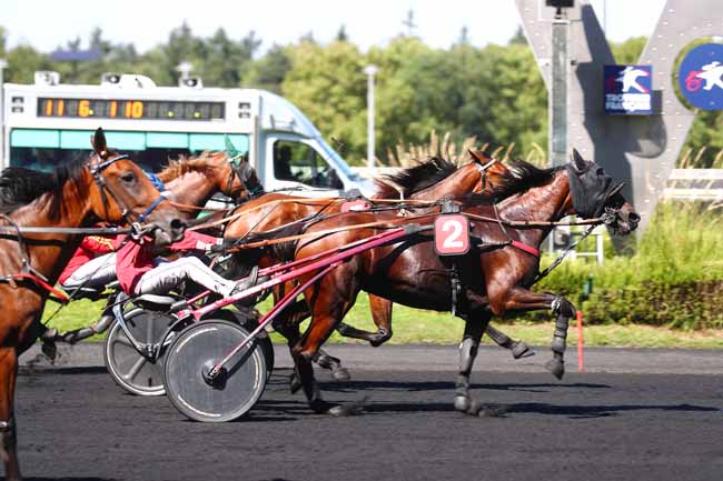 Photo d'arrivée de la course pmu PRIX DE CHARTRES à PARIS-VINCENNES le Mercredi 28 août 2024