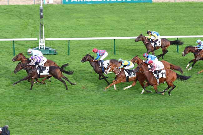 Photo d'arrivée de la course pmu PRIX DU LAC à LONGCHAMP le Dimanche 1 septembre 2024