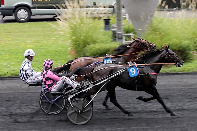 Photo d'arrivée de la course pmu PRIX EMILE WENDLING à PARIS-VINCENNES le Samedi 7 septembre 2024