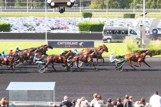 Photo d'arrivée de la course pmu PRIX PARIS TURF - PRIX DE MOULINS-LA-MARCHE à PARIS-VINCENNES le Samedi 14 septembre 2024