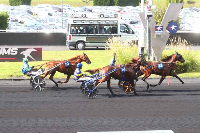 Photo d'arrivée de la course pmu CRITERIUM DES 3 ANS à PARIS-VINCENNES le Samedi 14 septembre 2024