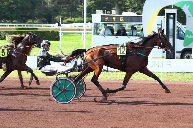 Photo d'arrivée de la course pmu PRIX D'ENGHIEN à LYON PARILLY le Mercredi 18 septembre 2024