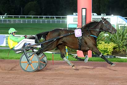 Photo d'arrivée de la course pmu PRIX DE LA PLACE DE L'ALMA à ENGHIEN le Samedi 28 septembre 2024