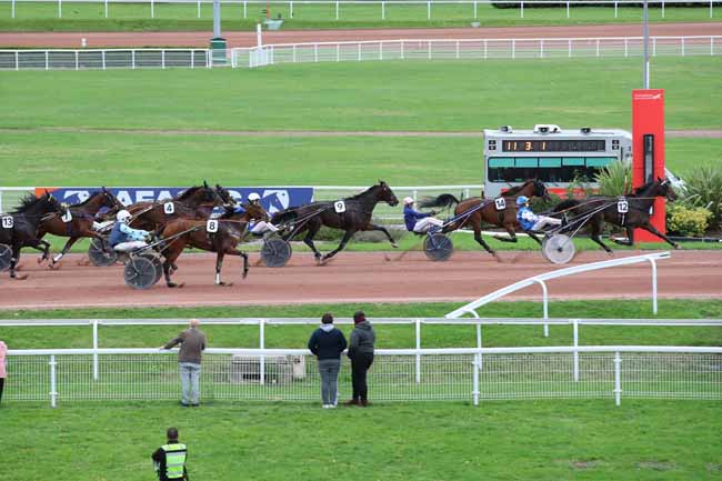Photo d'arrivée de la course pmu PRIX DE CHAMPILLON à ENGHIEN le Lundi 30 septembre 2024