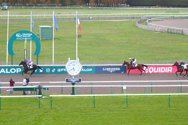 Photo d'arrivée de la course pmu PRIX DU BOSQUET SAINT-ROMAIN à CHANTILLY le Mardi 1 octobre 2024