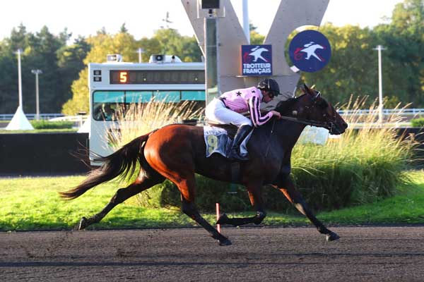 Photo d'arrivée de la course pmu PRIX JEAN MARY à PARIS-VINCENNES le Mardi 1 octobre 2024