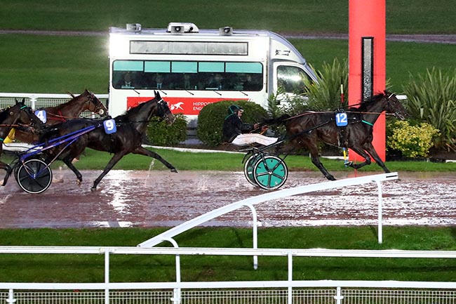 Photo d'arrivée de la course pmu PRIX ARMAND DE BELLAIGUE à ENGHIEN le Mercredi 9 octobre 2024