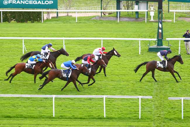 Photo d'arrivée de la course pmu PRIX GUEMUL à SAINT CLOUD le Jeudi 10 octobre 2024