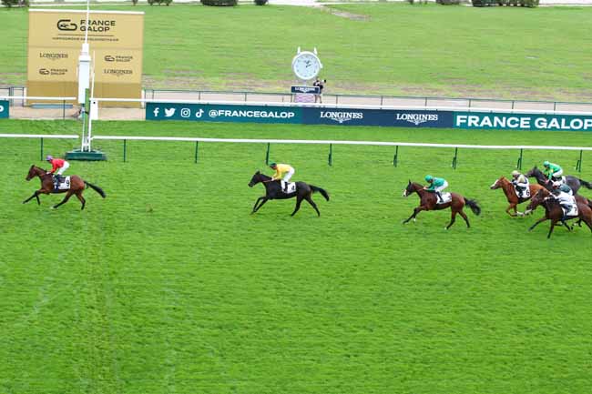 Photo d'arrivée de la course pmu PRIX DE LA CHAPELLE à LONGCHAMP le Dimanche 20 octobre 2024