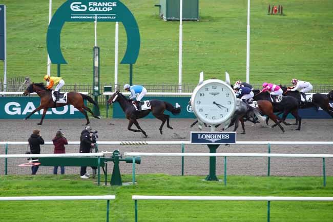 Photo d'arrivée de la course pmu PRIX DE LA ROUTE DES BLANCHISSEURS à CHANTILLY le Mardi 29 octobre 2024
