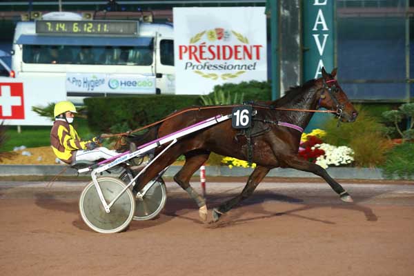 Photo d'arrivée de la course pmu PRIX PARIS-TURF à LAVAL le Vendredi 1 novembre 2024