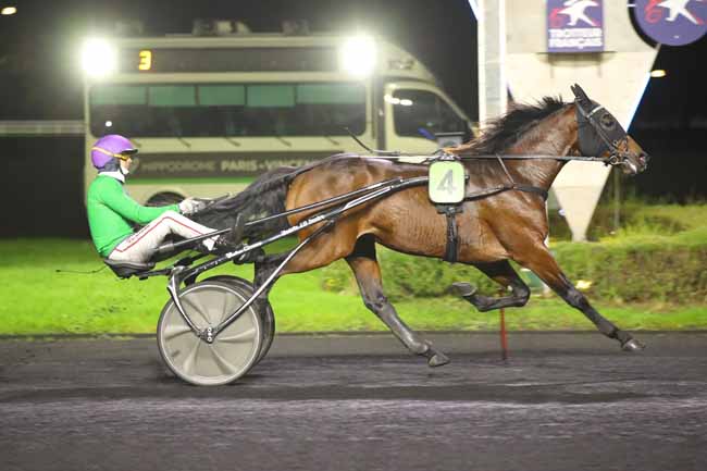 Photo d'arrivée de la course pmu PRIX DE CHATEAU-THIERRY à PARIS-VINCENNES le Vendredi 8 novembre 2024