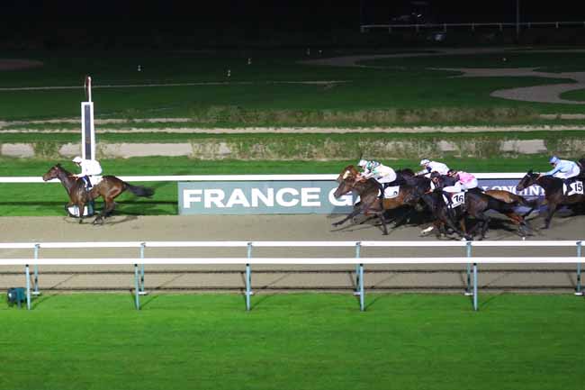 Photo d'arrivée de la course pmu PRIX DE CROISSANVILLE à DEAUVILLE le Samedi 9 novembre 2024