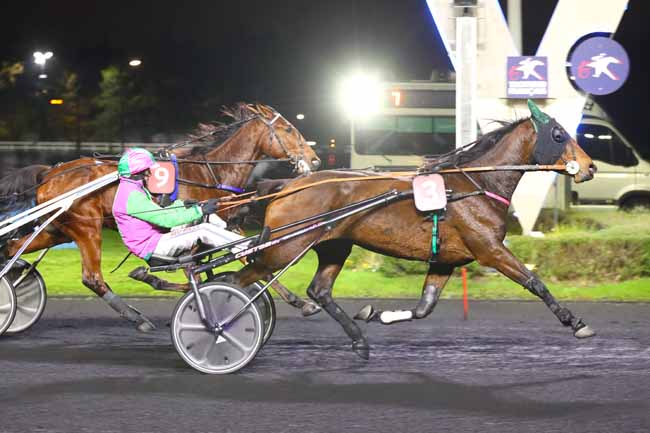 Photo d'arrivée de la course pmu PRIX DE THORIGNY à PARIS-VINCENNES le Jeudi 14 novembre 2024