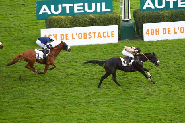 Photo d'arrivée de la course pmu PRIX CACAO à AUTEUIL le Dimanche 17 novembre 2024
