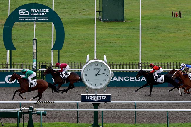 Photo d'arrivée de la course pmu PRIX DE LA CROIX SAINT-RIEUIL à CHANTILLY le Mardi 19 novembre 2024