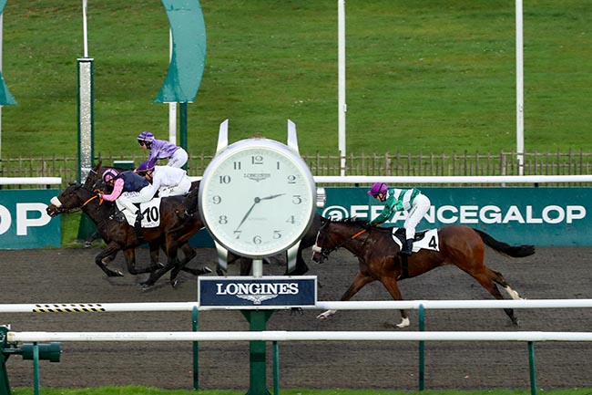 Photo d'arrivée de la course pmu PRIX DE L'HORLOGE ASTRONOMIQUE à CHANTILLY le Mardi 19 novembre 2024